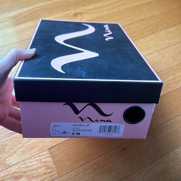 Nina Nagida Silver Metallic Textured Block-heel sandal size 8M - Picture 14 of 14